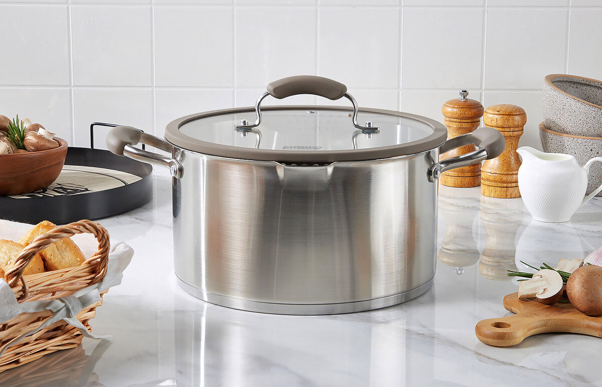 Esprado SENSE – функциональная коллекция посуды со сливом, силиконовым ободом и силиконовыми аксессуарами. Выполнена из нержавеющей стали 18/10 Steelagen TM.