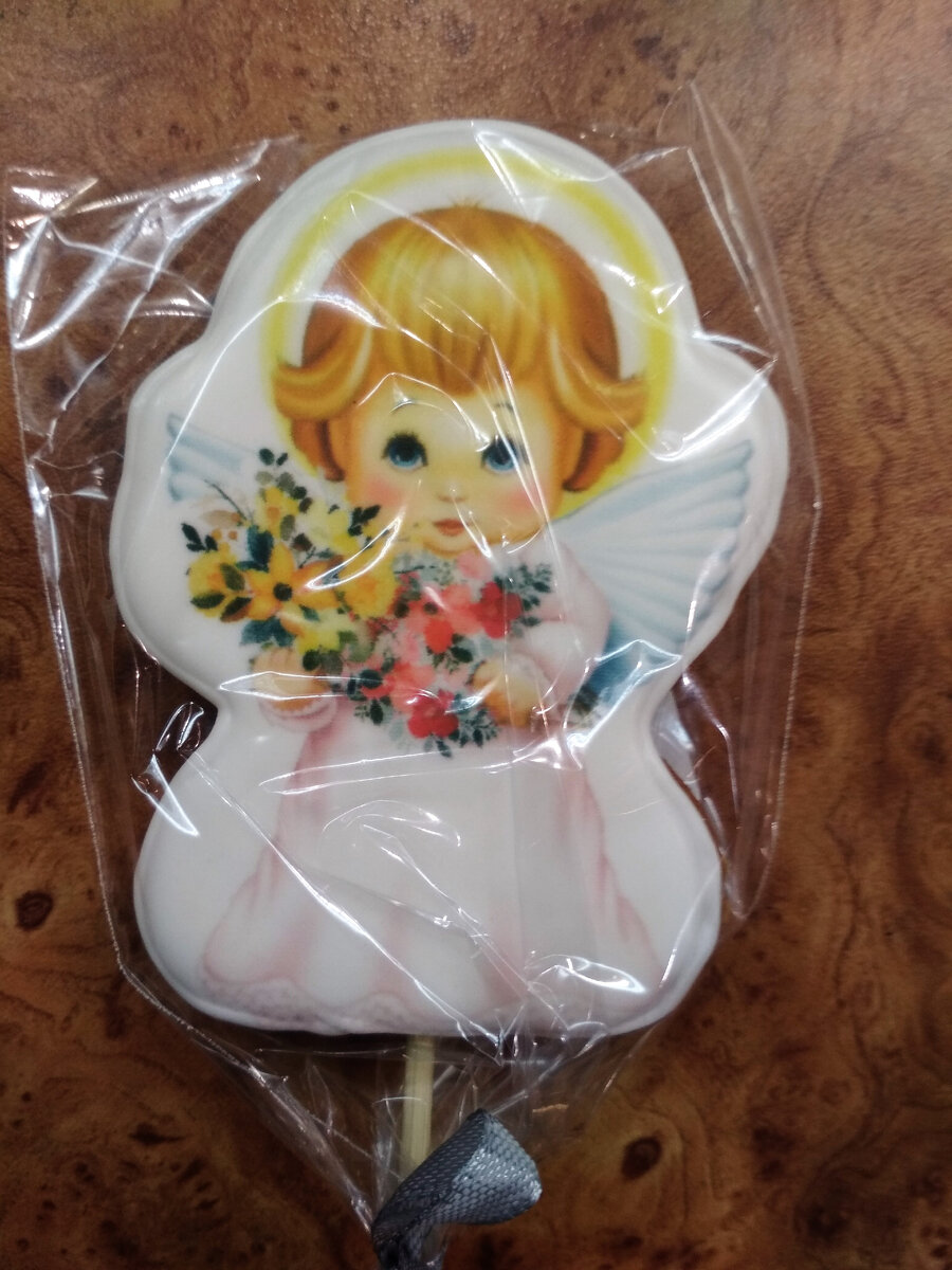 Именинный пряник "С днем Ангела!" на палочке. Фото из личного архива автора.