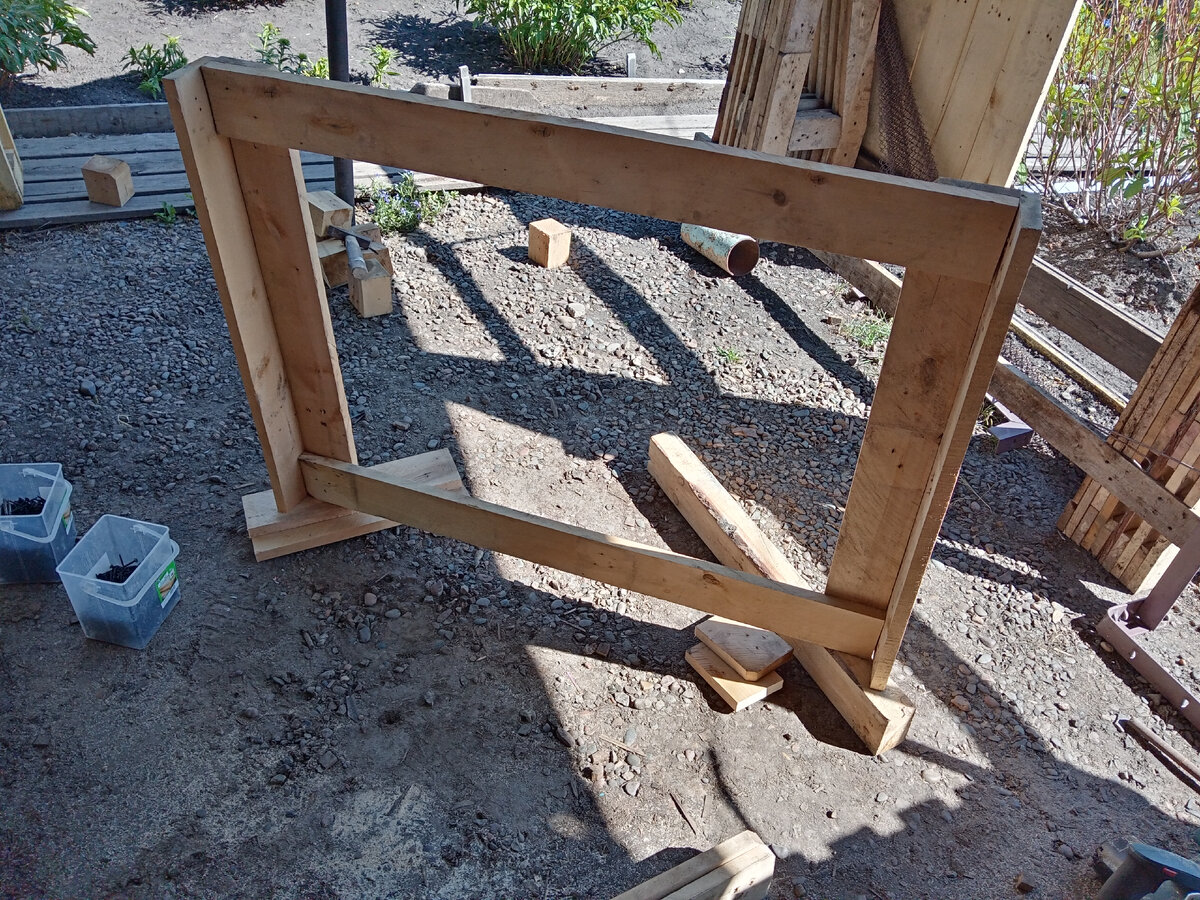 Одна из продольных рамок в собранном состоянии.