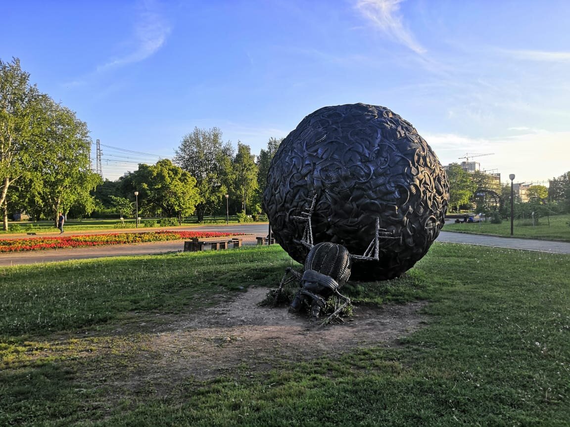 Скульптура "Скарабей" в Парке камней в Перми