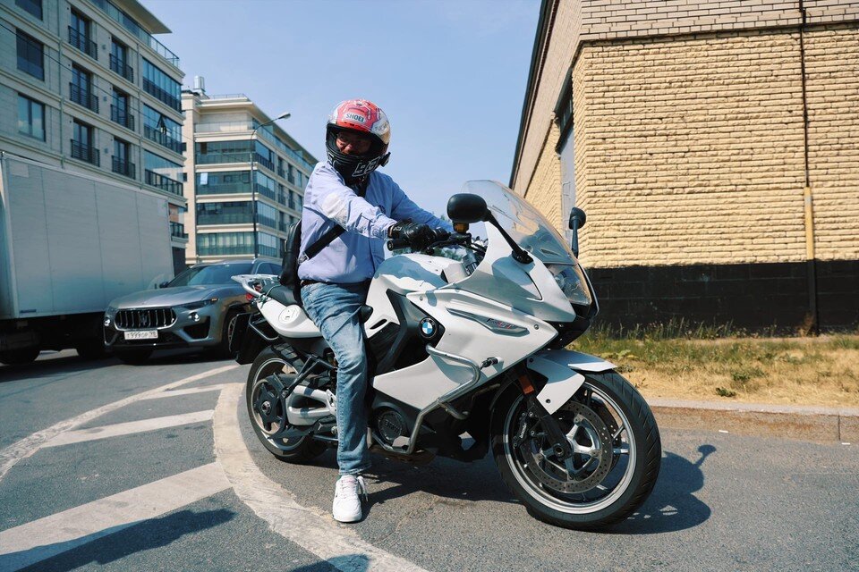     Узнать Виталия Милонова в мотоэкипировке сложно. Фото: соцсети