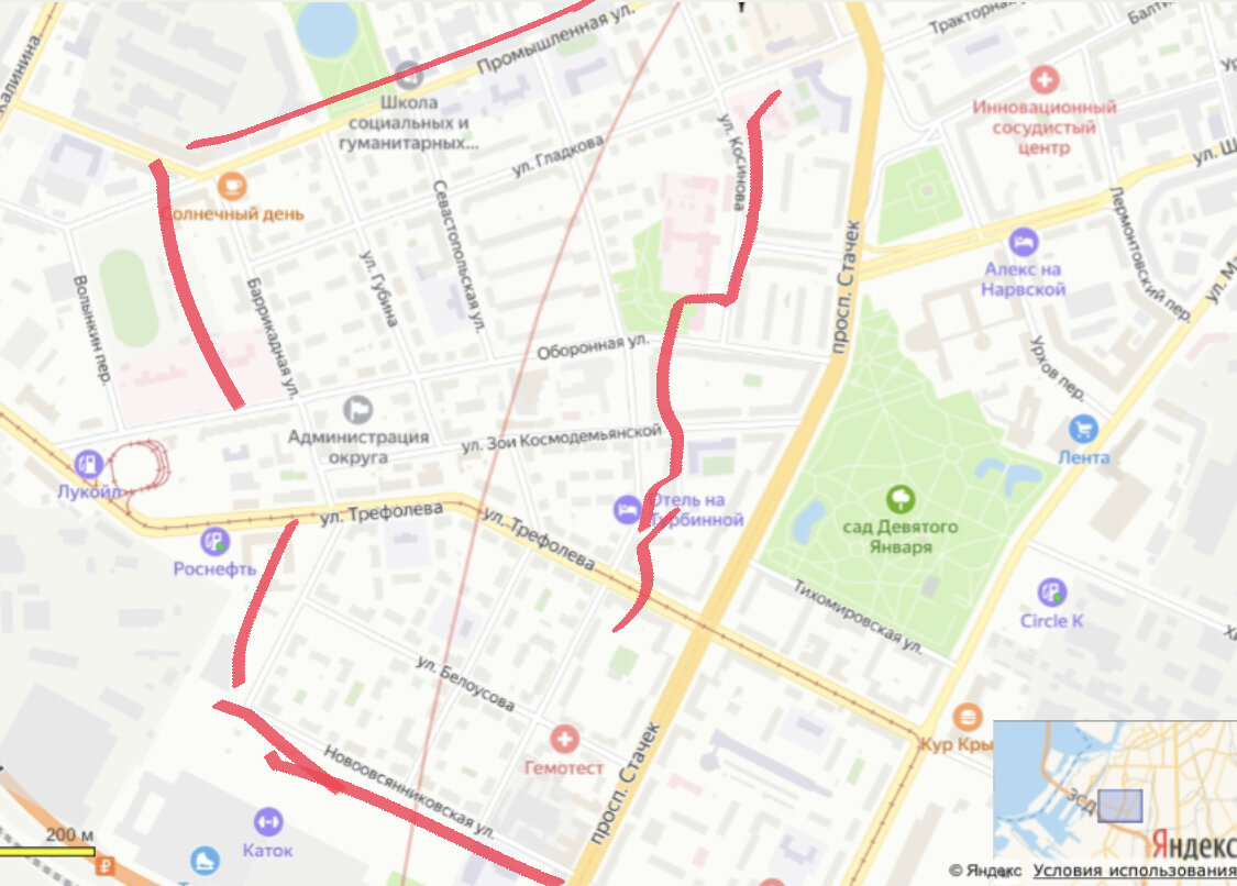 Советская застройка вдоль пр. Стачек с этой стороны начала появляться ещё в 1920-30-х годах, а также конструктивистский жилмассив на Оборонной ул. 