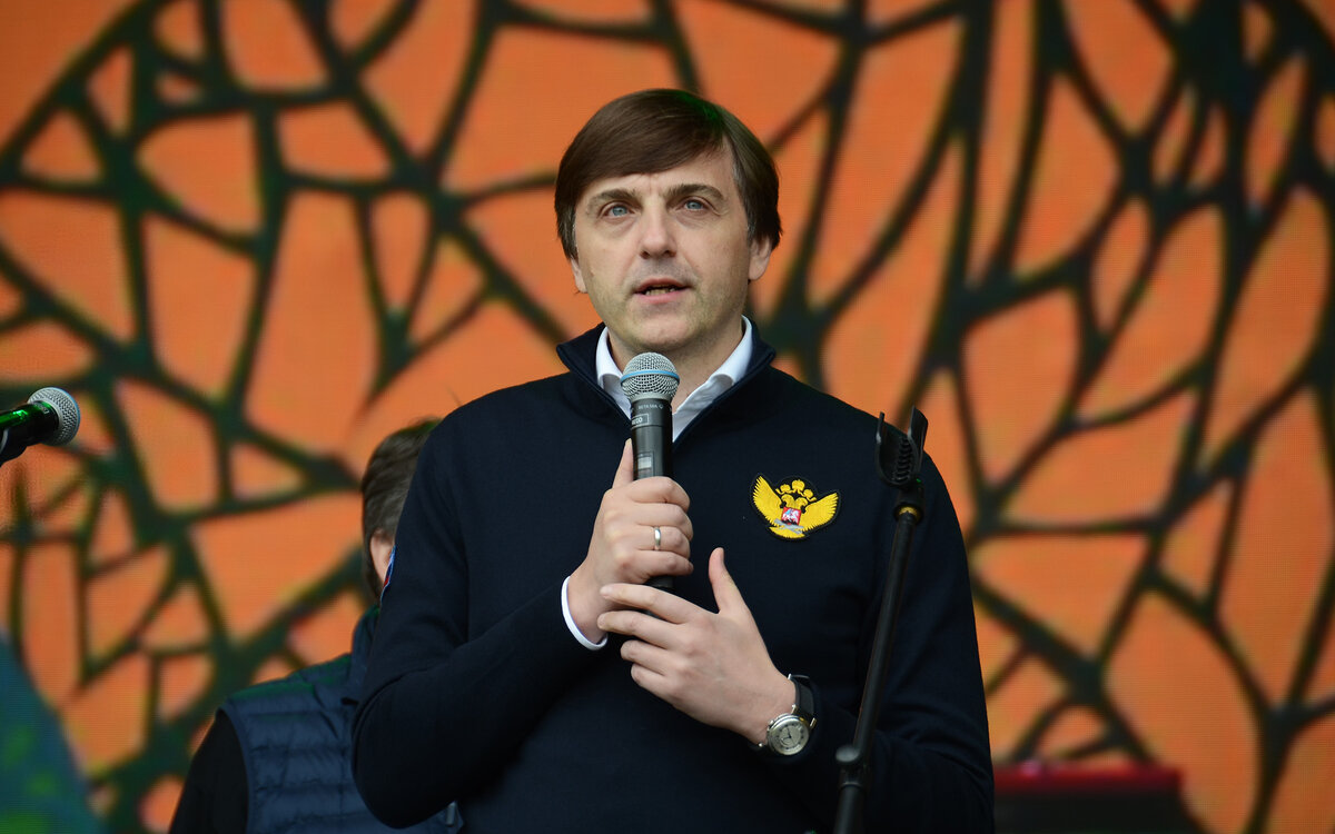 Сергею Кравцову придется объяснить депутатам нехватку учебников в школах.  Фото: Татьяна Буторина