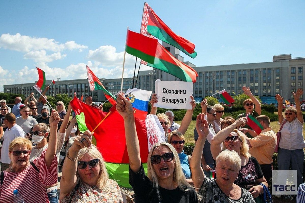 Митинг сторонников.Из открытых источников