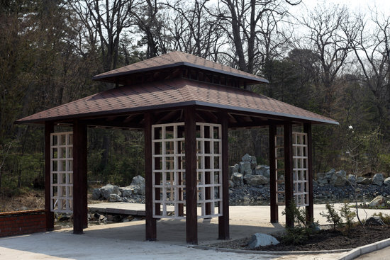 Деревянная открытая беседка