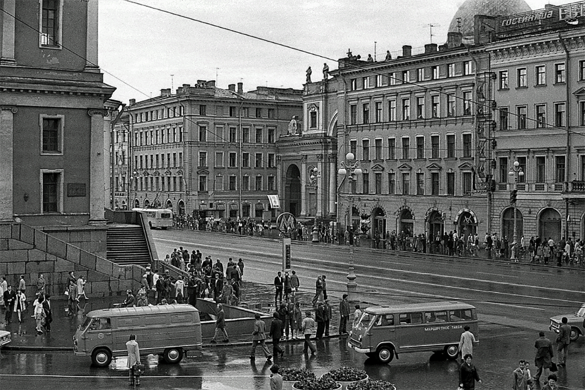 Невский проспект 1975. 1975 Год Невский проспект. Невский проспект 1982 год. Невский проспект Ленинград 1965.