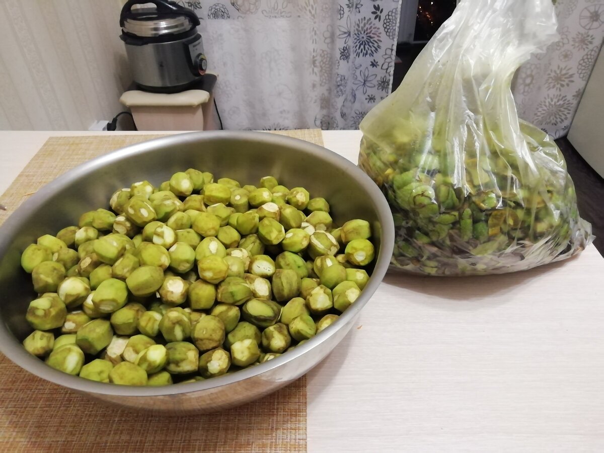 4 кг ореха я чистил три с половиной часа. Утомительное это занятие.