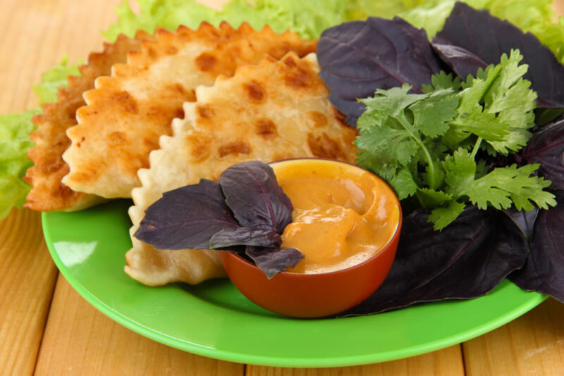 Чебуреки. Иллюстрация по стандартной лицензии @protesto.ru