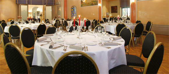 I’d like to make a reservation — Я хотел бы зарезервировать столик