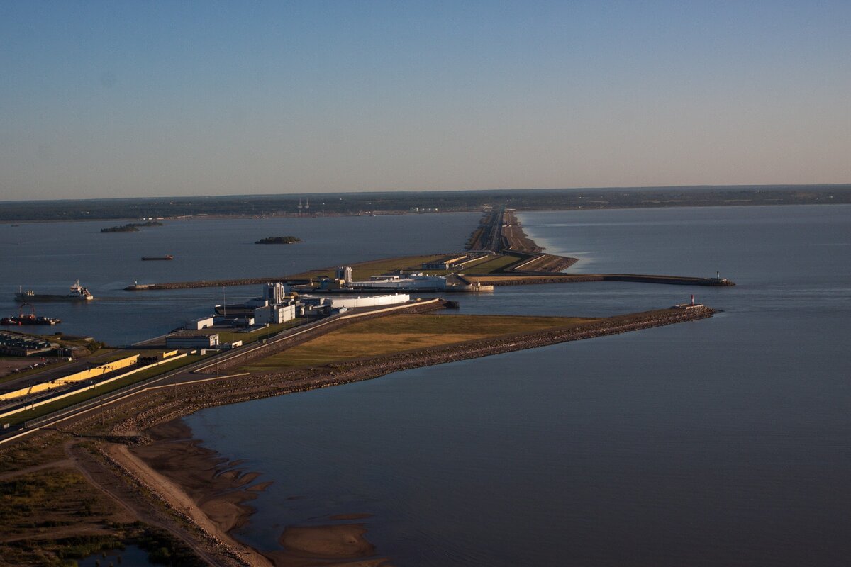 Аэродром в кронштадте в годы вов. Полет кронштадт. Самолет над финским заливом. Полет ночной кронштадт. Баляков сергей михайлович кронштадт.