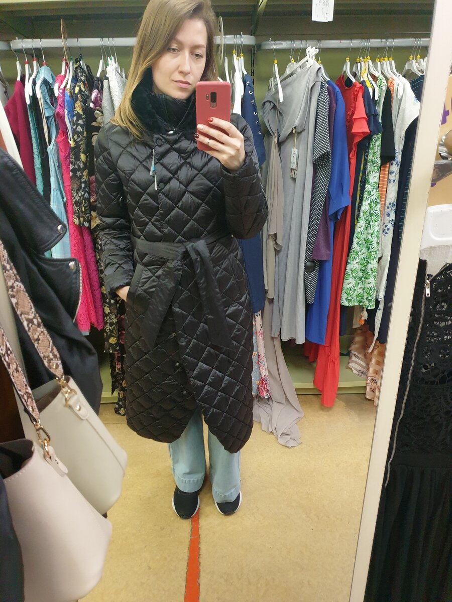 Очень элегантный фасон. Мне понравилась идея закругленных углов.