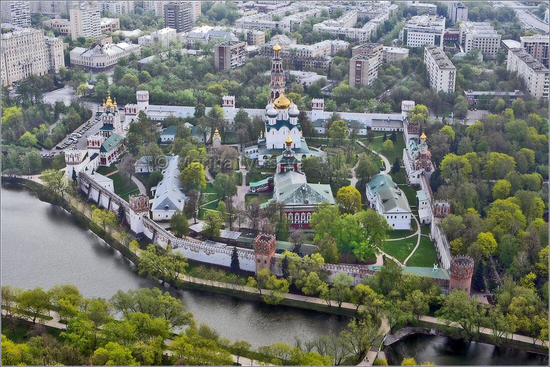 Выехав из хамовников на девичье
