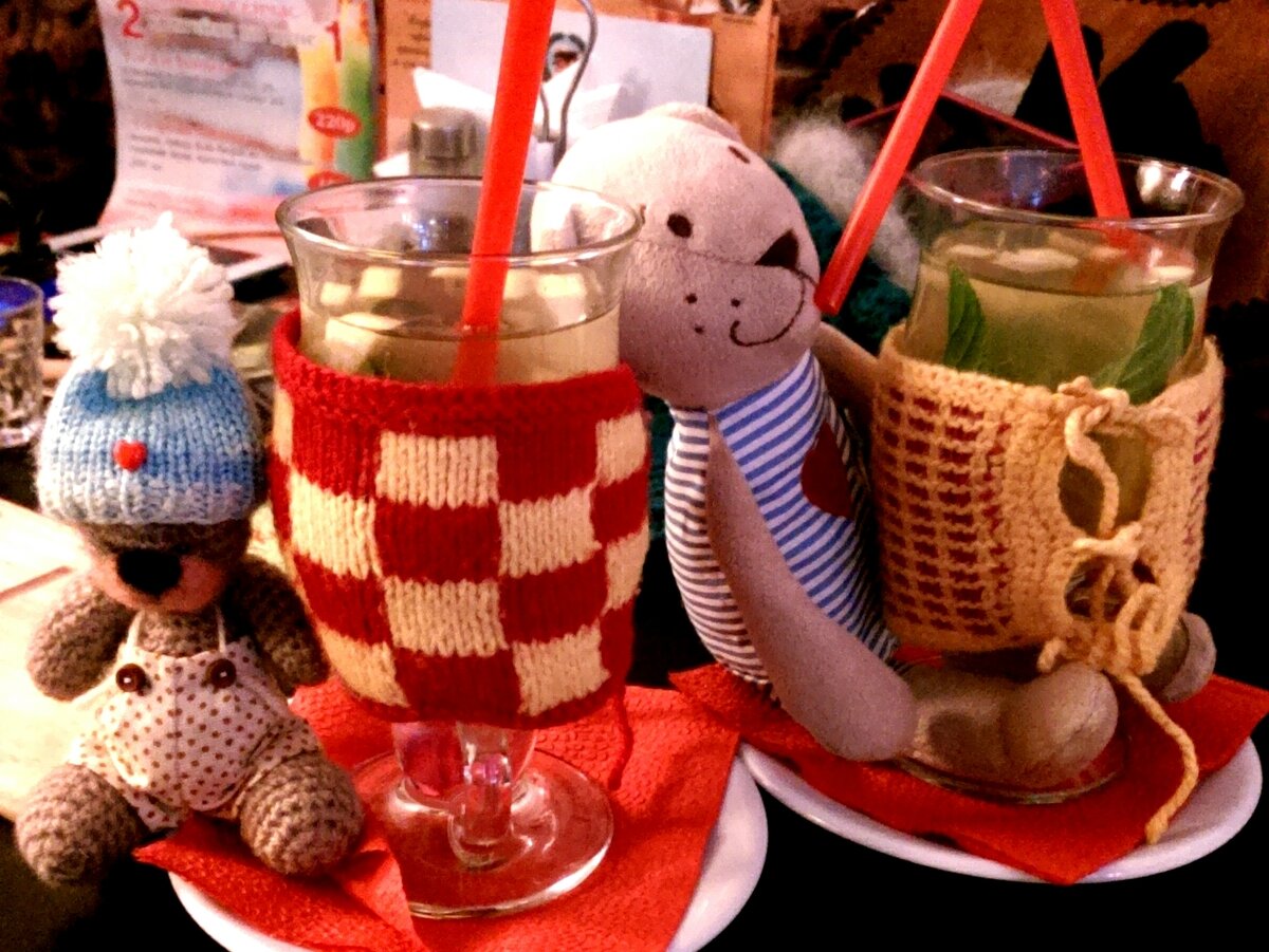 Согреваемся горячими напитками в кафе "Рога и копыта". Фото автора