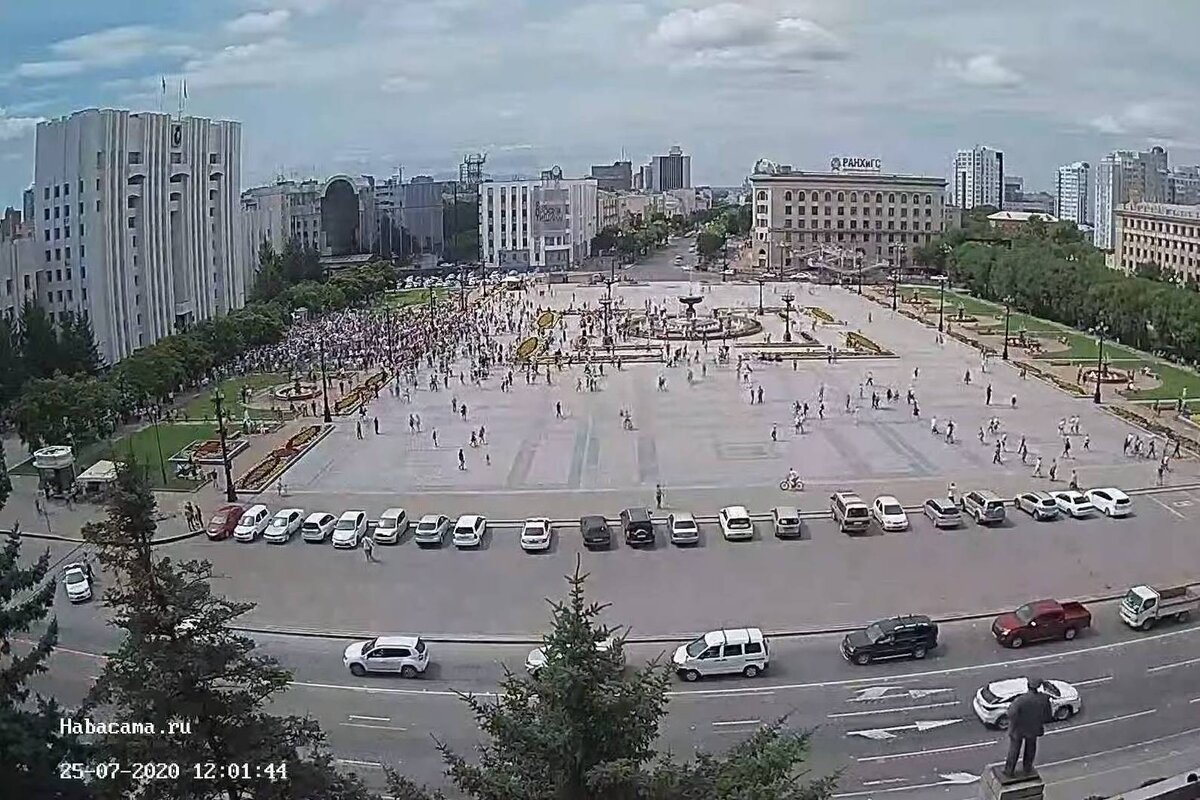 Фото митинга в Хабаровске в середине лета. Фото взято из свободных источников.