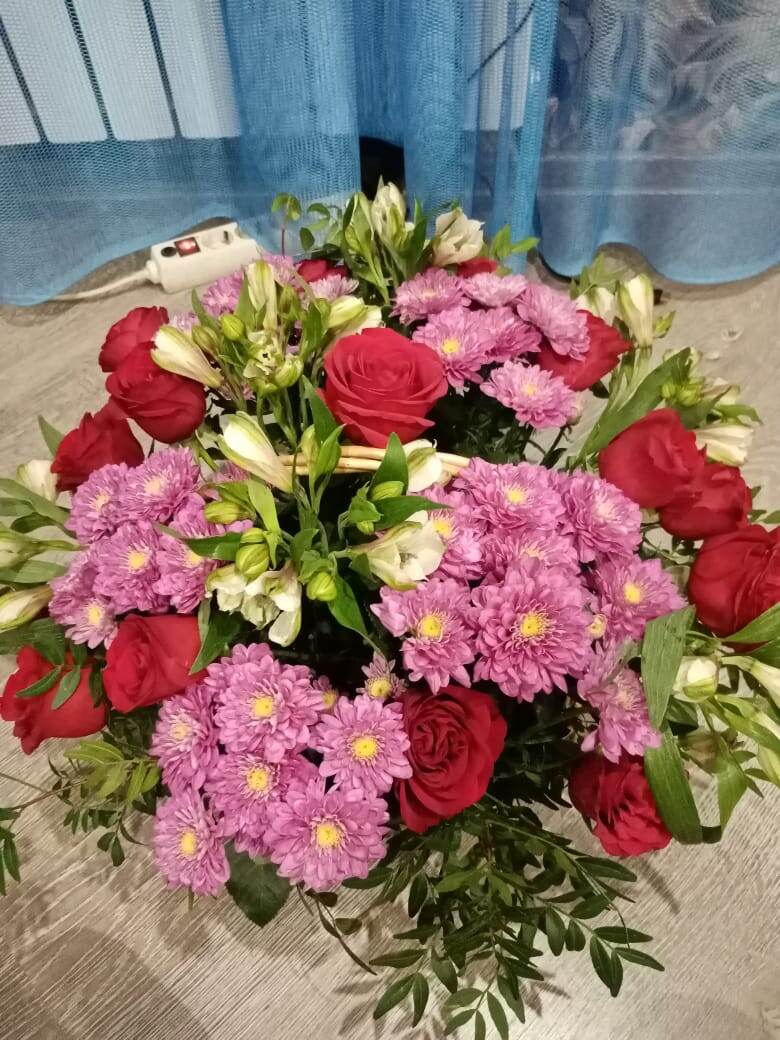 Корзина цветов от любимого)
