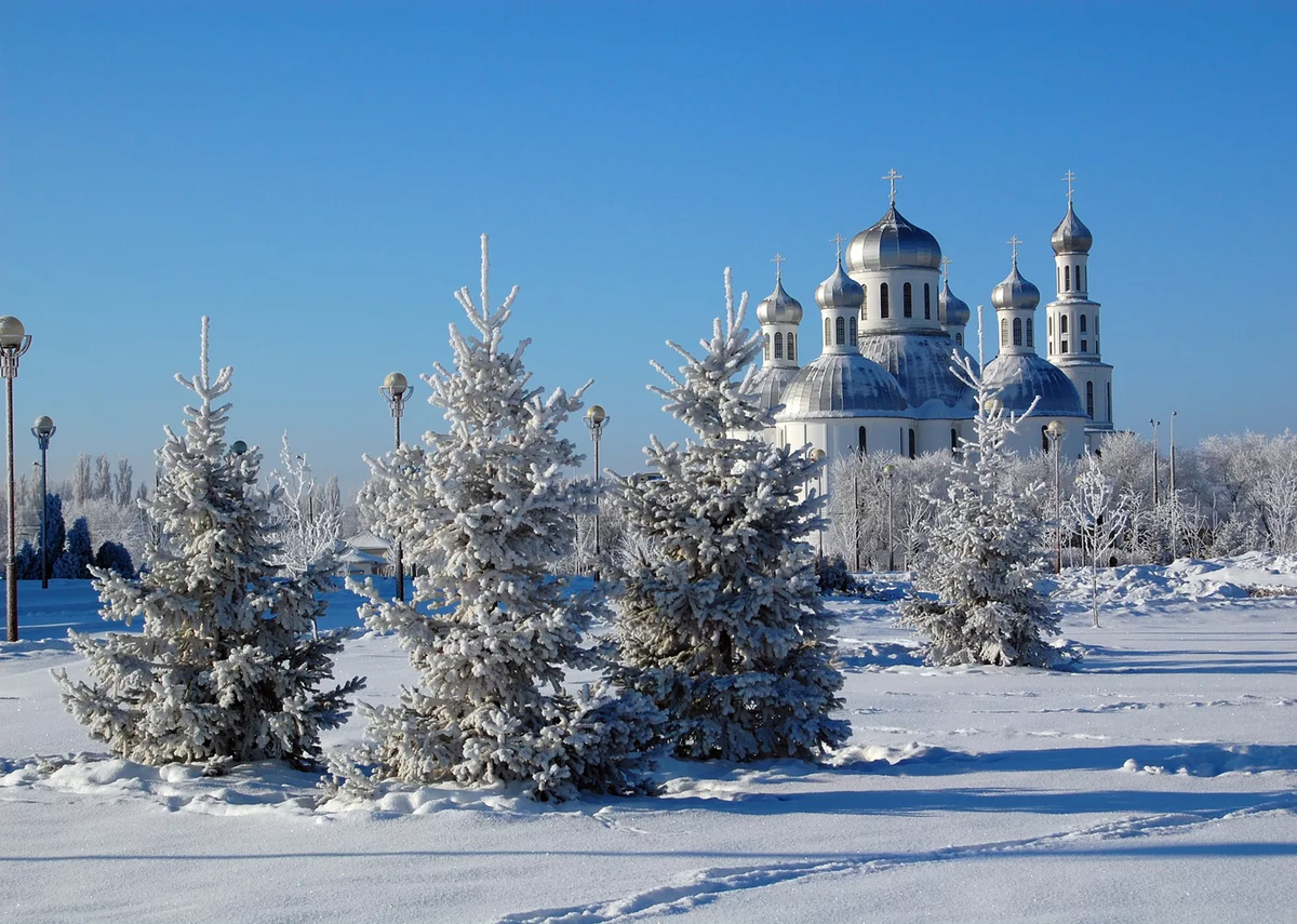 Крещенские морозы. Зимний храм. Храм зимой. Православный храм зимой.