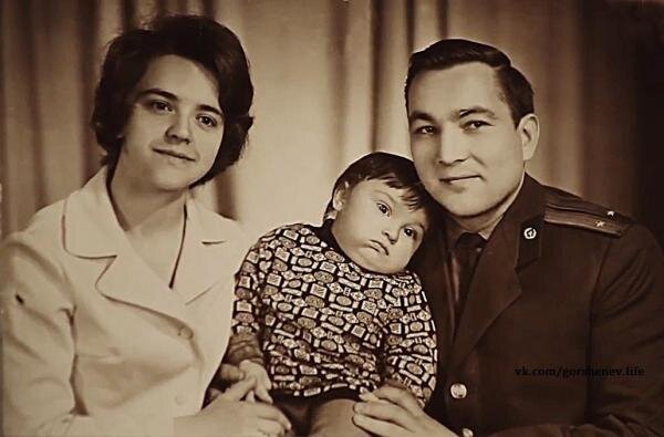 Михаил с родителями 