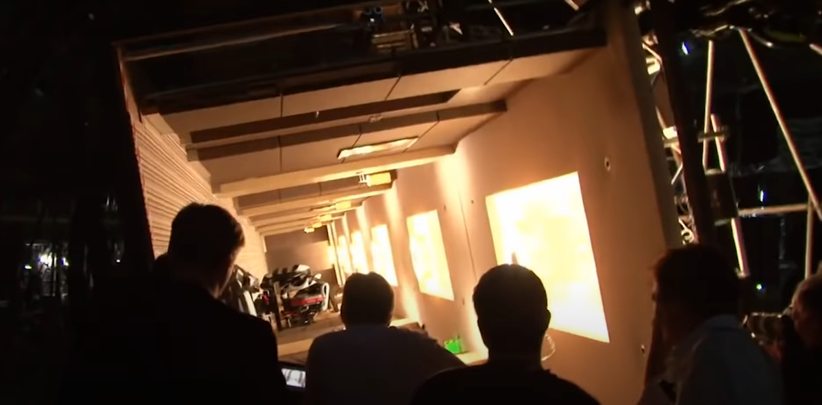 Сконструированный для съёмок крутящийся механизм-отель