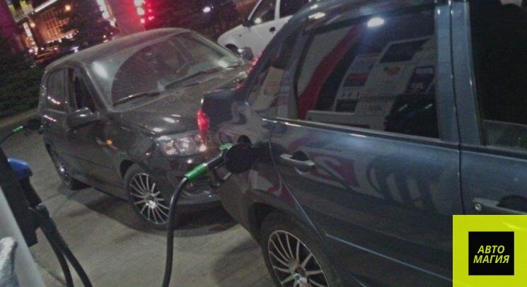 Стою на заправке ночью. Рассчитывал, что никого здесь не встречу, но прямо за мной пристроилась другая "Гранта"