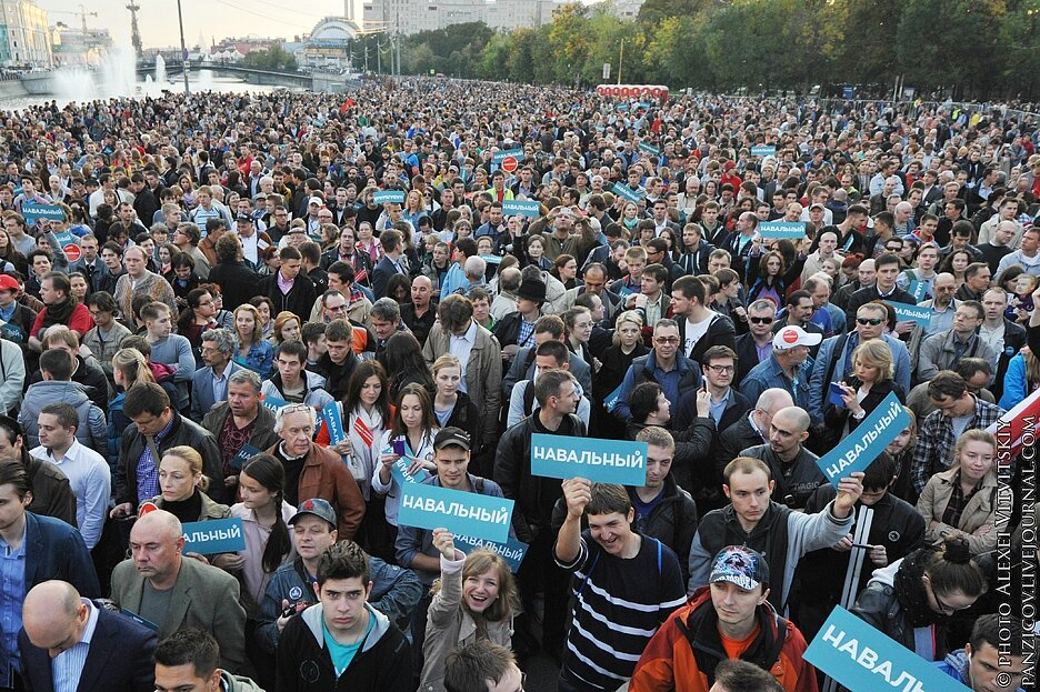 Что сегодня показывают. Протесты в Москве за Навального. Митинг Навальный. Навальный протесты. Митинг за Навального в Москве.