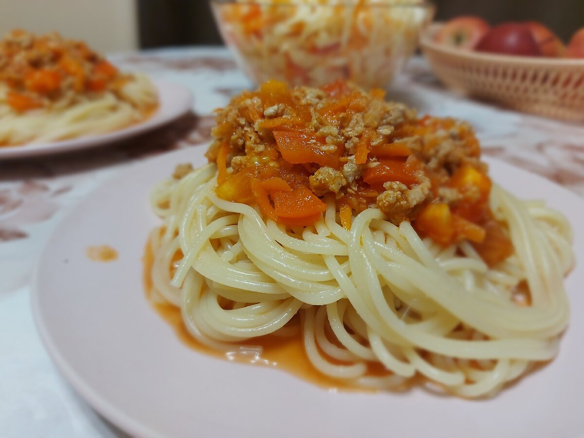 Спагетти с соусом "Сборным Итальянским".