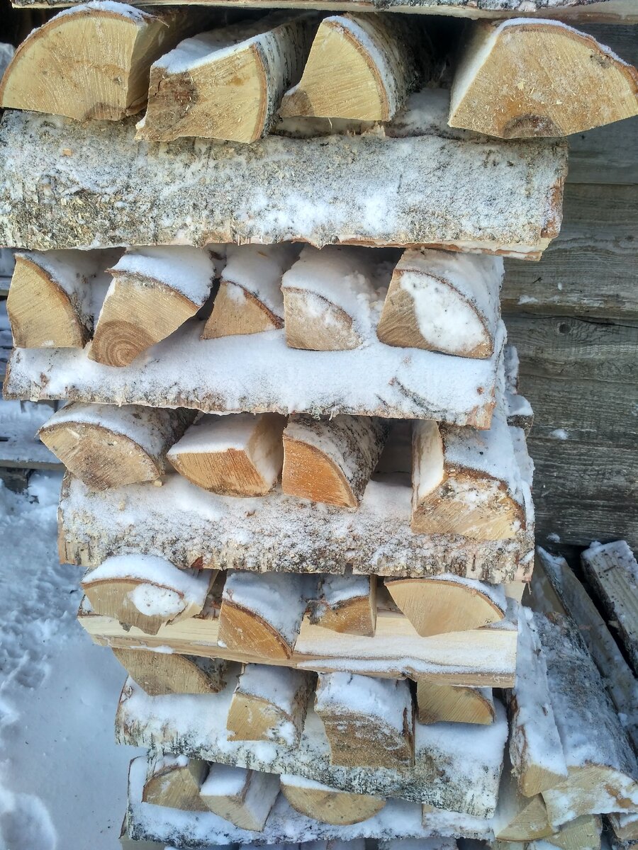 Берёзовые полешки. Кладем поленницу из дров.