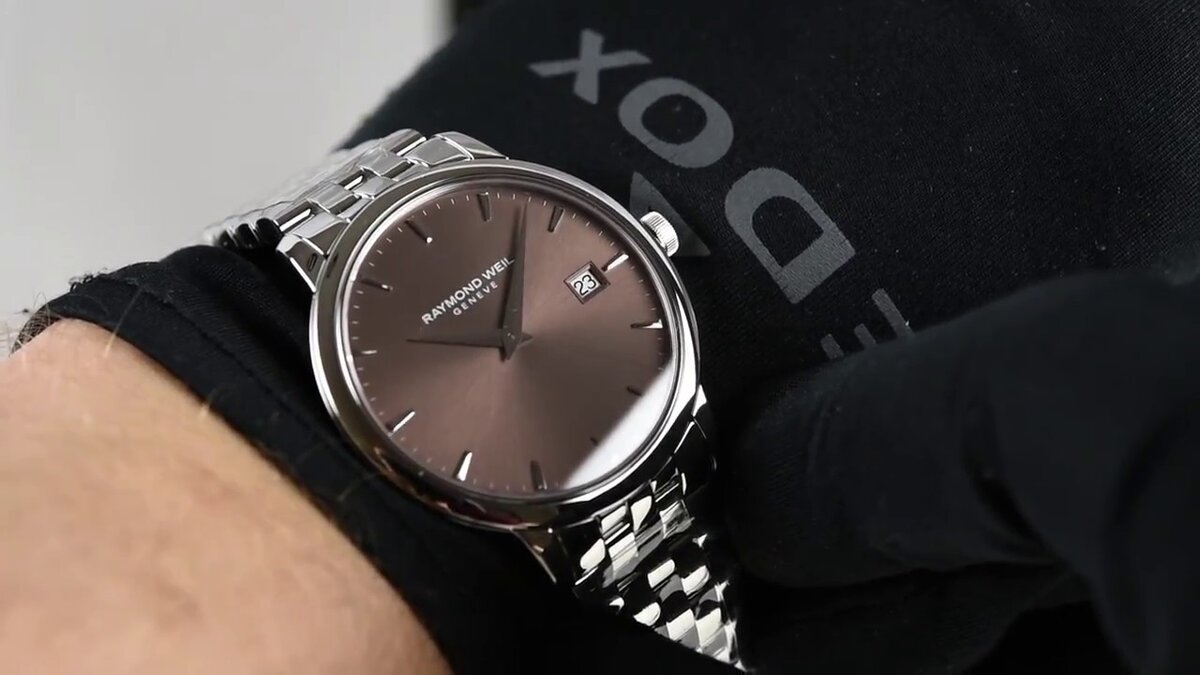 Наручные часы Raymond Weil в коричневой расцветке