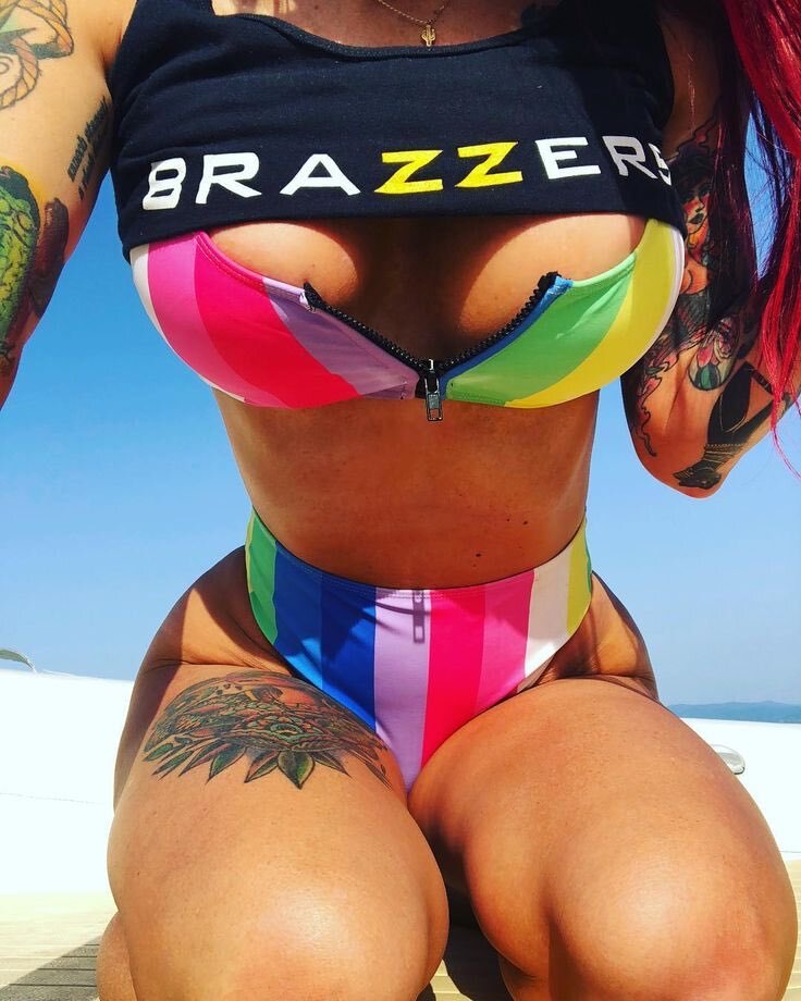 Лучшие сцены: 22 порно видео от Brazzers нашлось