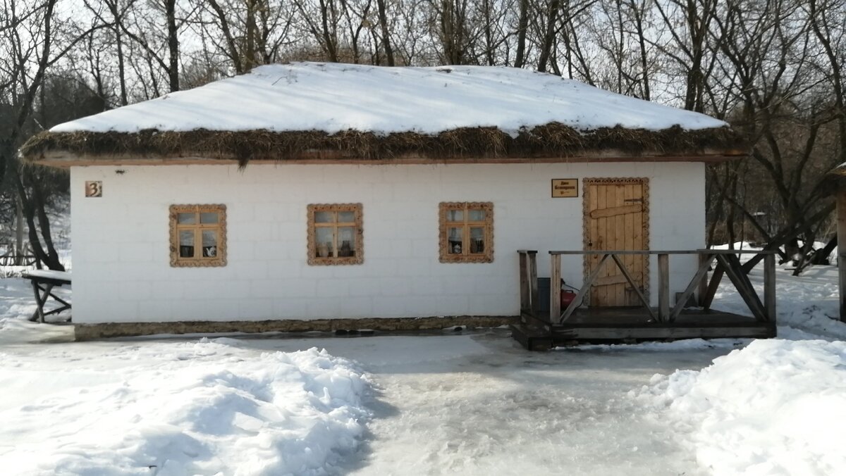 Старинная печка на улице, деревянная беседка с соломой на крыше. И другие  постройки казаков | Познаем вместе! | Дзен