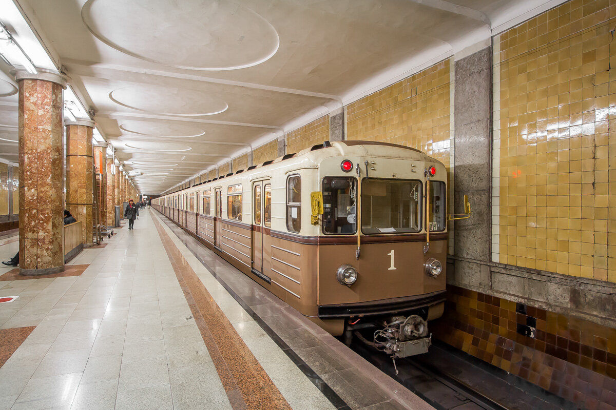 Метро 1 старый. Ретропоезд Сокольники метро. 81-717.5А ретропоезд. Ретропоезд Сокольники вагон метро. 81-717.5.