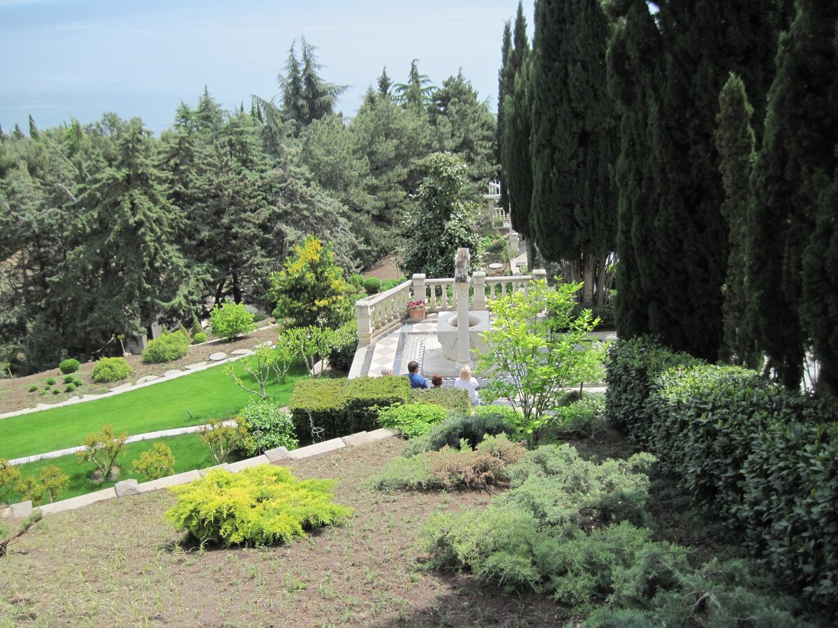 Парк Айвазовского в начале мая, фото автора