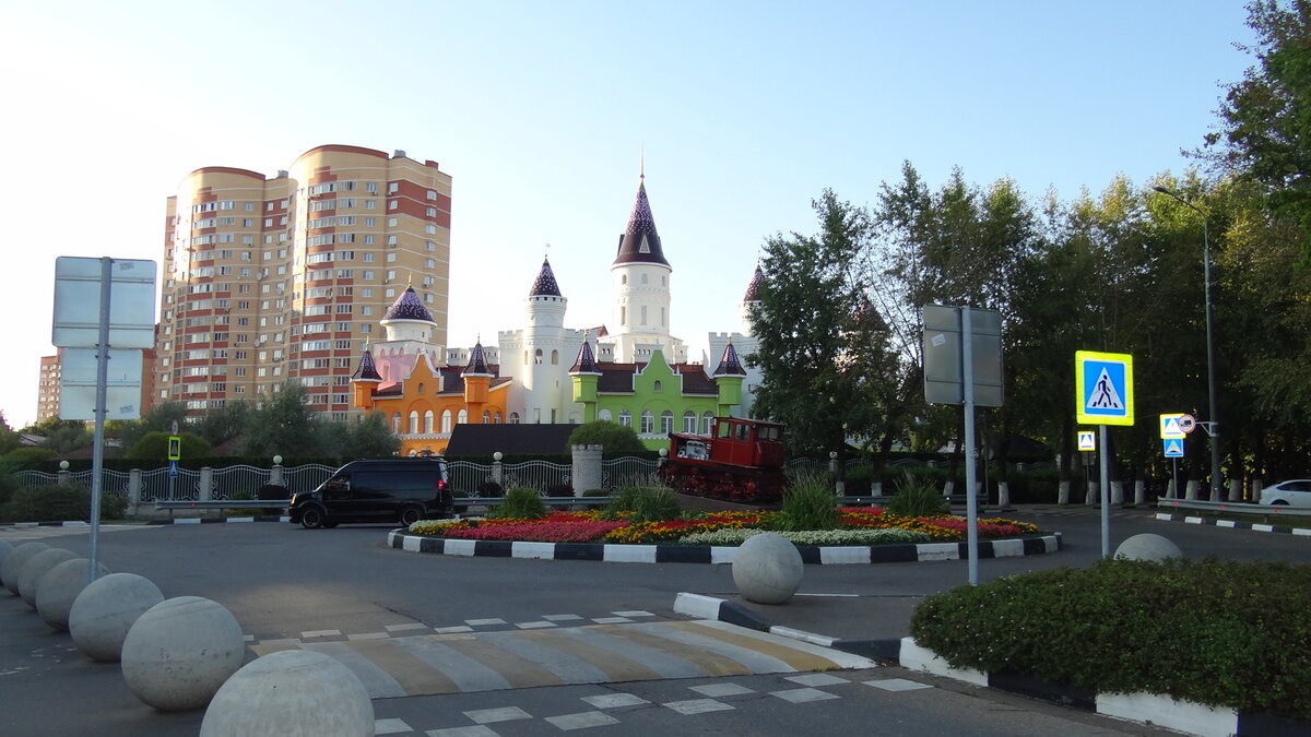 Поселок имени ленина фото Поселок Совхоза имени Ленина: парк только для жителей и часовая очередь, чтобы п