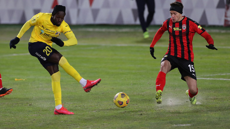 Соу забивает, но гол отменяют. Источник: sport-express.ruик: sport-express.ru