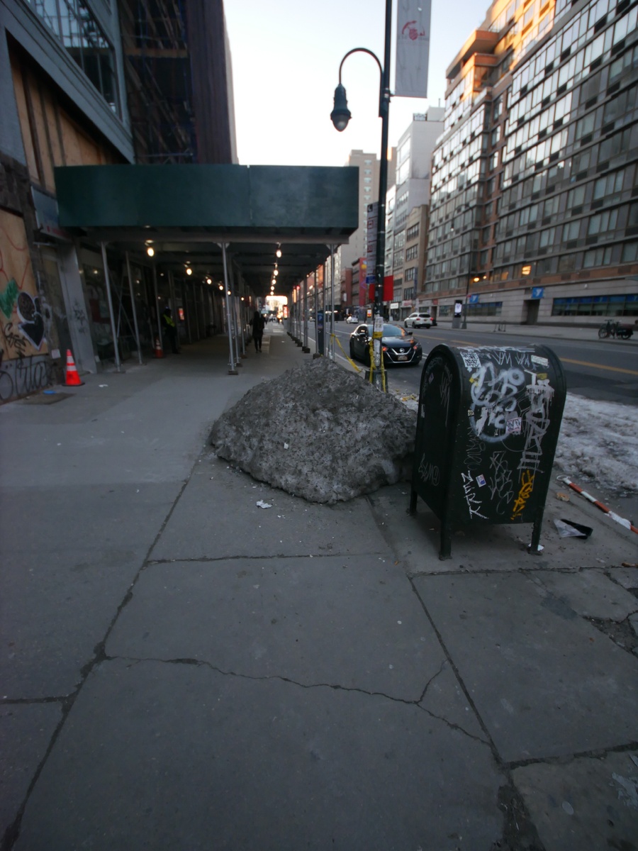 март, а еще местами остатки Нью-Йоркских снегопадов