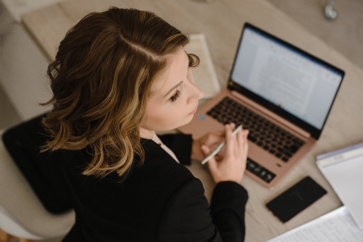 Адвокат Анна Зверева