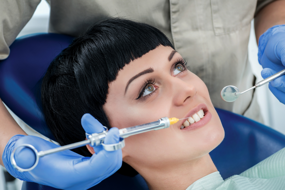 Обезболивание в стоматологии. Анезтизия в стоматология. Укол анестезии в стоматологии.