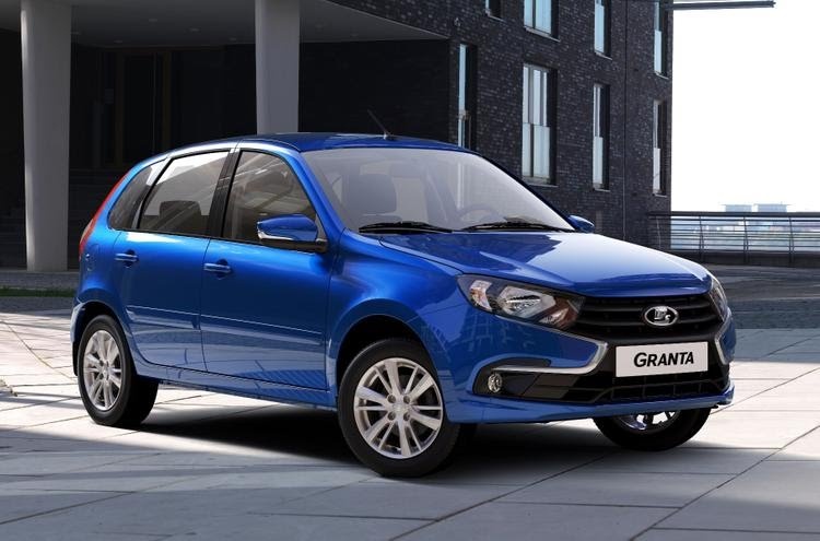Входная цена «Гранты» — 499 900 рублей. Хэтчбек стоит от 545 500, лифтбек — от 521 900, а универсал — от 528 900 рублей. Версия с приставкой Cross оценена минимум в 615 900 рублей, а «драйверская» Drive Active — в 684 900.