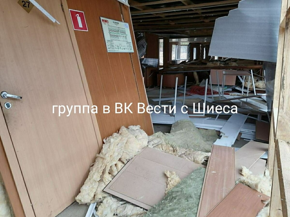 Разобранное общежитие мусорщиков