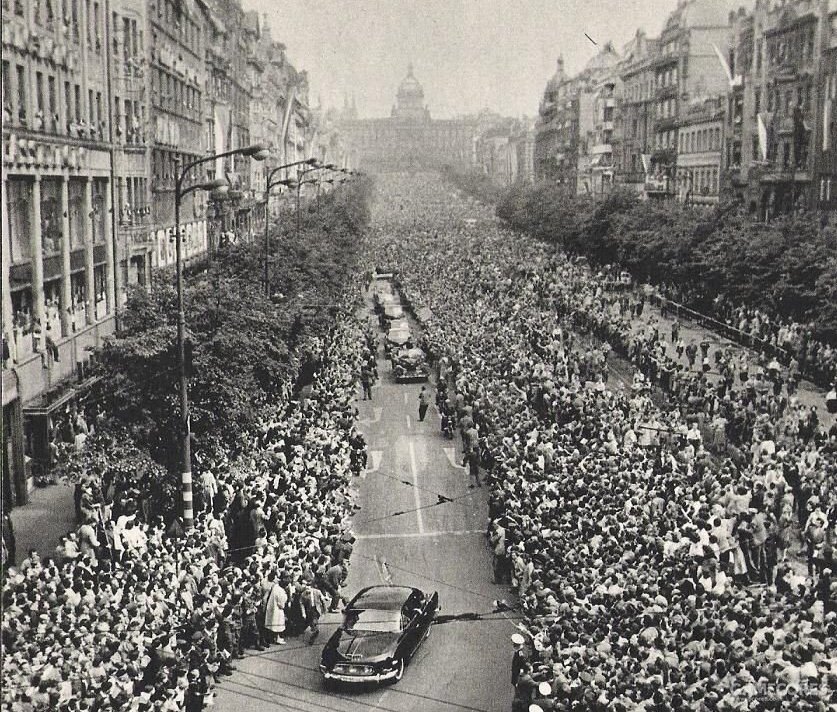 Вацлавская площадь. Прага встречает Гагарина.