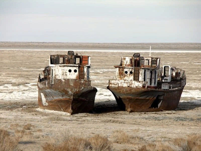 Арал каспий. Исчезнувшее море Аральское море. Аральское море обмелело. Аральское море пересохло. Море высохло Аральское море.