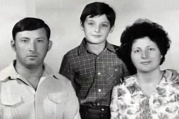 Александр Махонин (Mr. Credo) в детстве с родителями