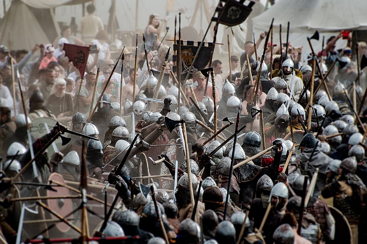 День драки подушками нью-йорк. Ватерлоо битва при ватерлоо 1815 год. Драка на ул. Массовая битва подушками в пижамах. Подушки для боя подушками.