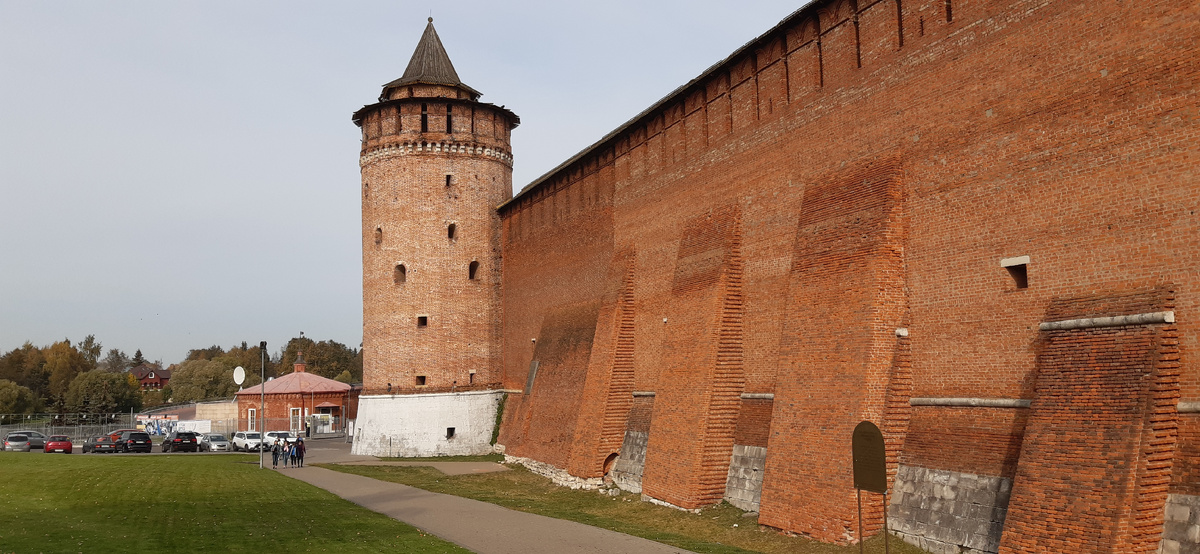 Маринкина башня. Здесь была в заключении Марина Мнишек, жена Лжедмитрия