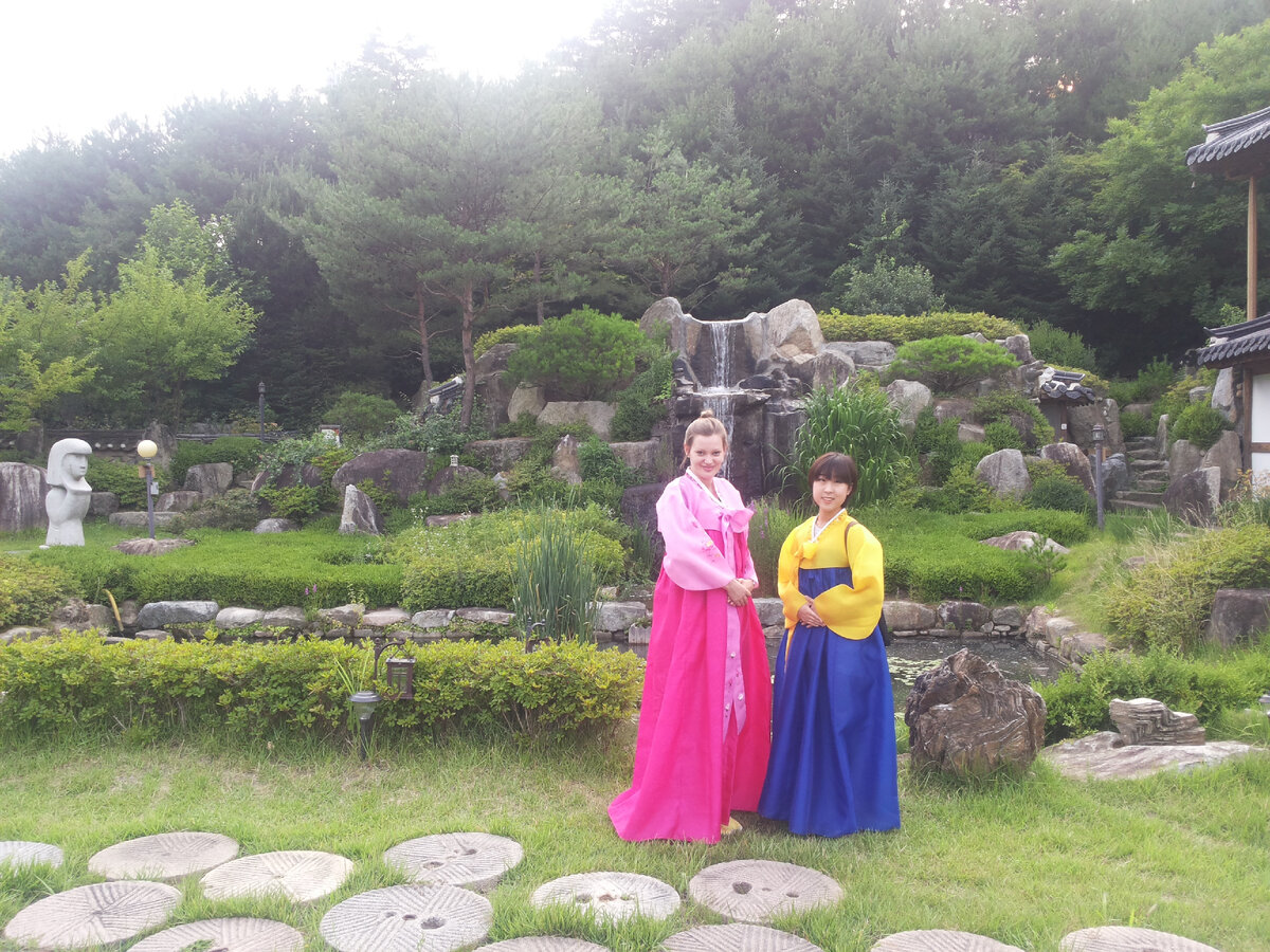 В корейском национальном костюме.