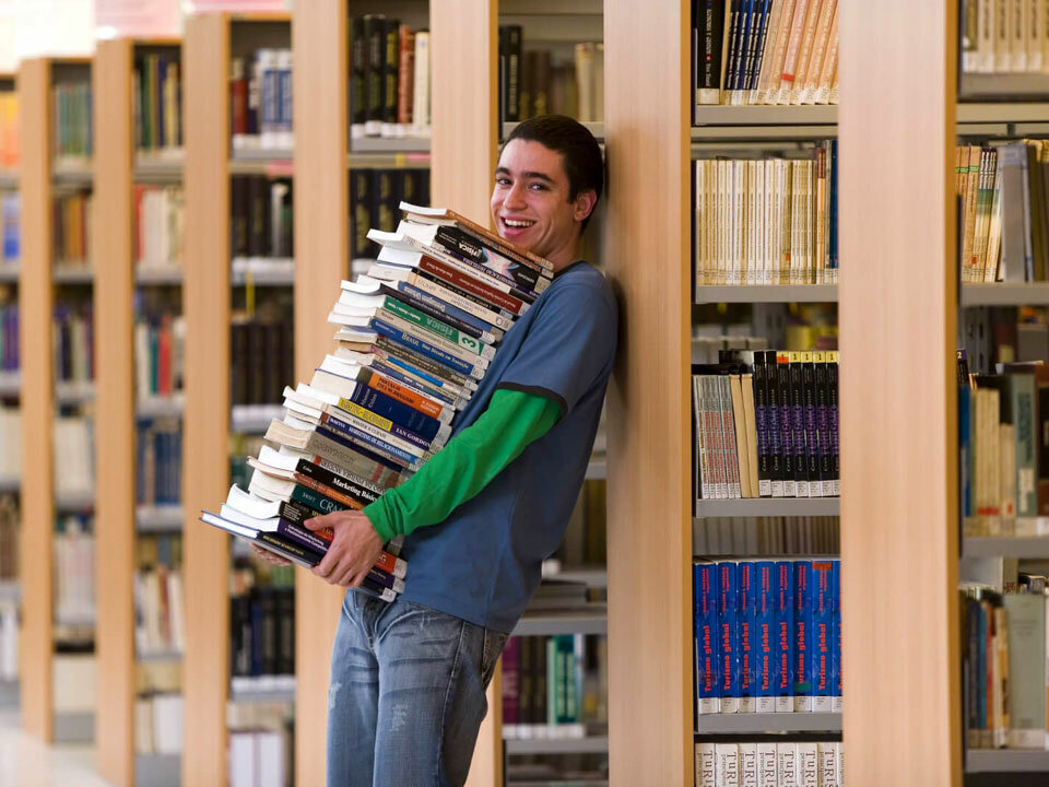 Вот таким счастливым стал Коля, когда пришел на филфак. Фото из интернета.