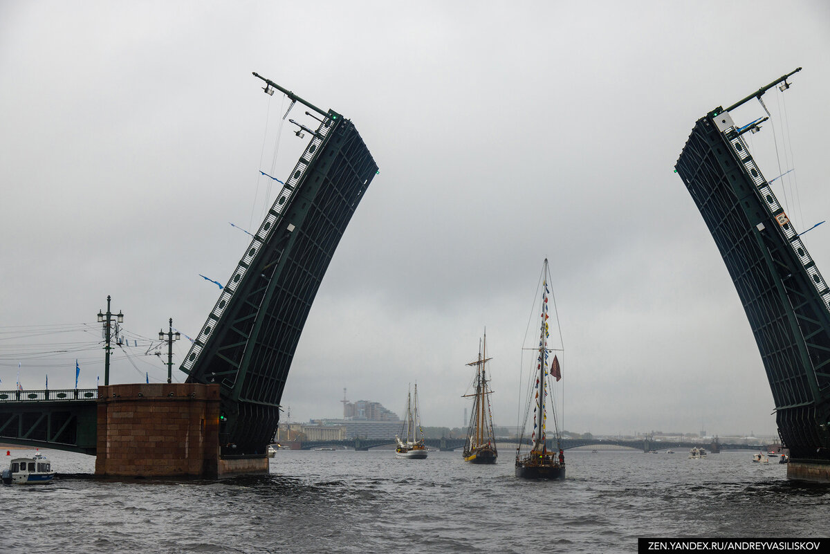 На день туризма в Санкт-Петербурге развели мосты для прохода яхт. Мне  повезло оказаться на одной из них ⛵️ | Путешествия и всего по чуть-чуть |  Дзен