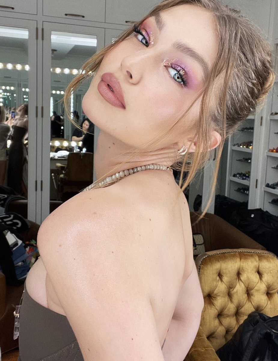 Возвращение блеска на губах: ярче, смелее, моднее