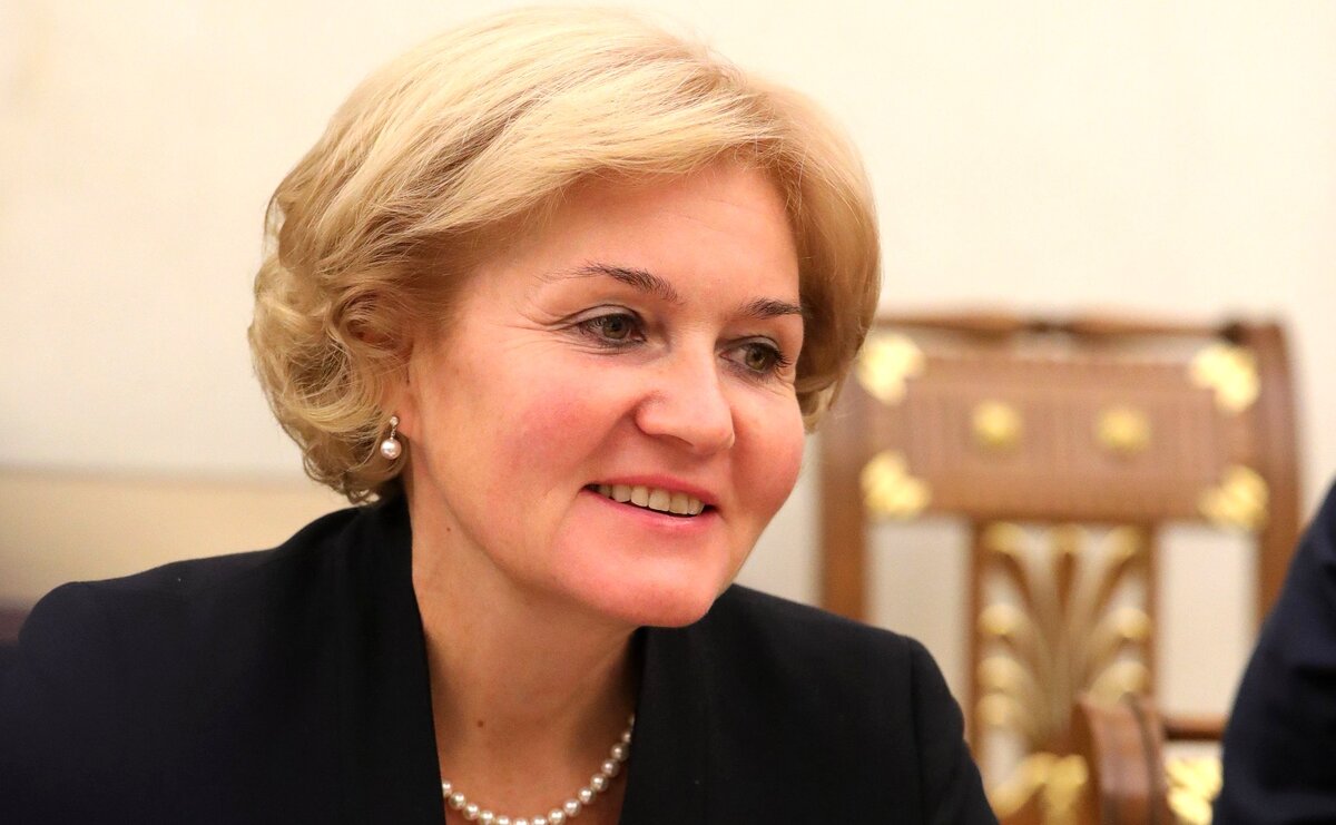 http://static.kremlin.ru/media/events/photos/big2x/4hsgjZONYL7359qrz2HHfG2TLz0ppC70.jpg