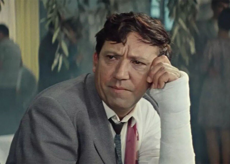 Кадр: фильм «Бриллиантовая рука» 