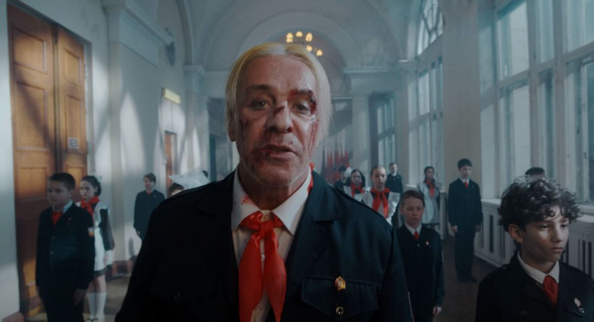 Кадр из клипа на песню "Ich Hasse Kinder"